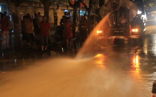 市環(huán)衛(wèi)處積極應對暴雨破壞市容環(huán)境